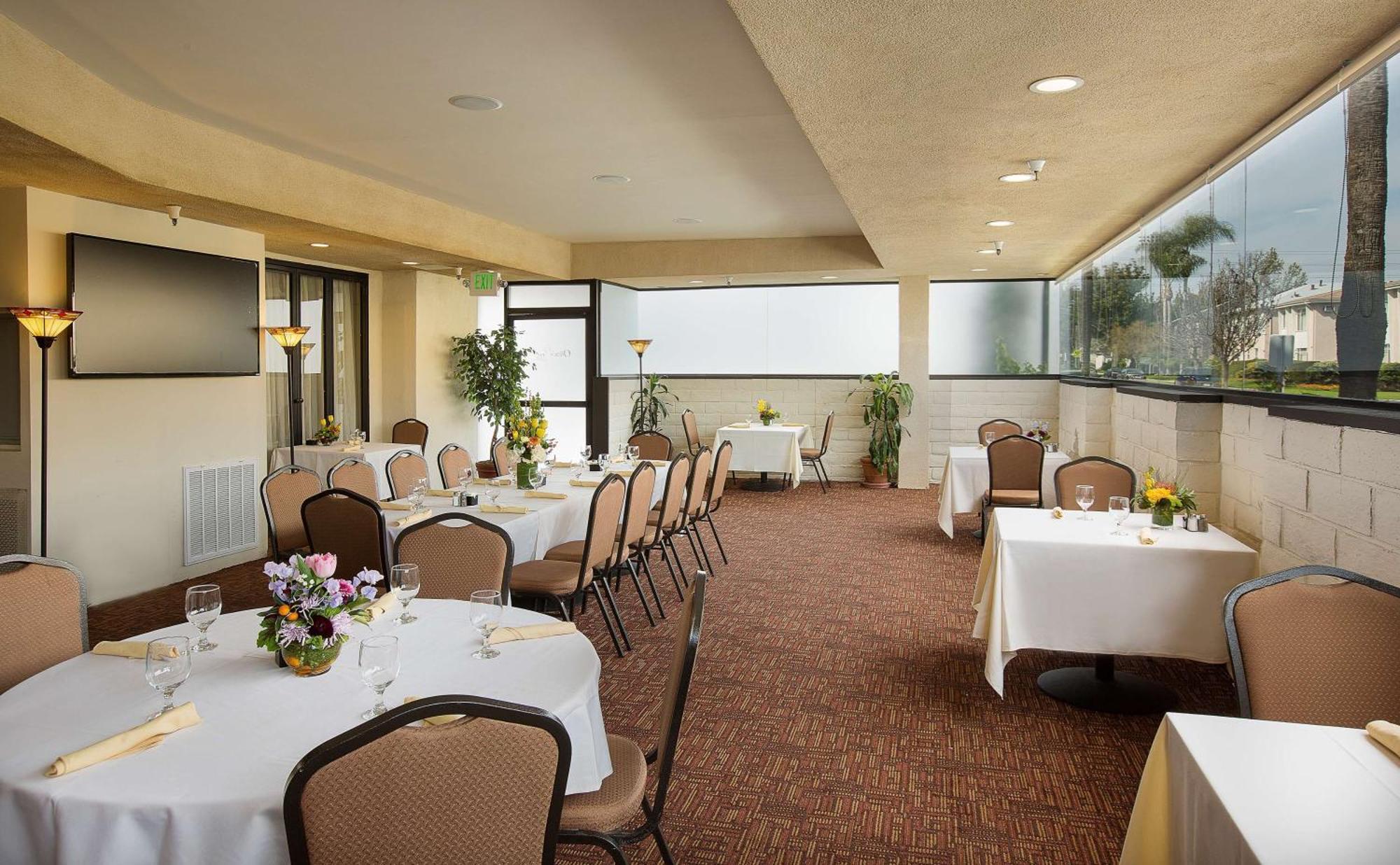 Coast Burbank Hotel Exterior foto